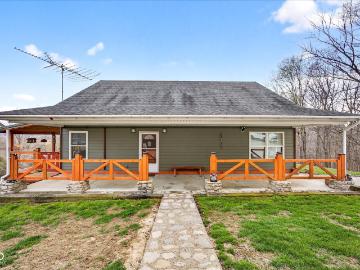 Owen County, Indiana, Indiana, USA - Equipped kitchen
