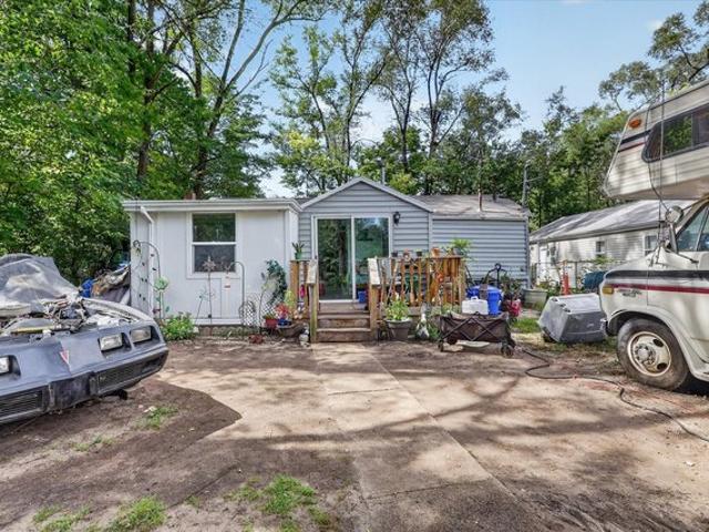 2831 Collins St, Rockford, IL 61109