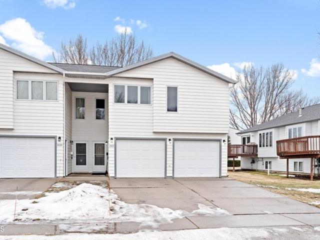 2831 Warwick Loop, Bismarck, ND 58504