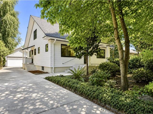 2832 ne 9th ave