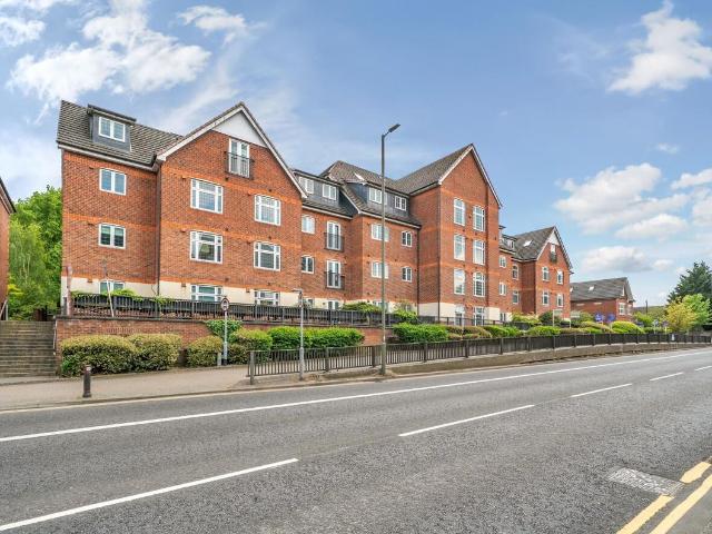 283 London Road, Camberley GU15, 2 bed flat to rent, £1,480 pcm | PrimeLocation