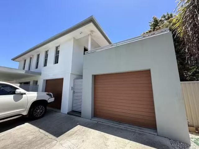 2/83 Mountain View Avenue, Miami, QLD 4220