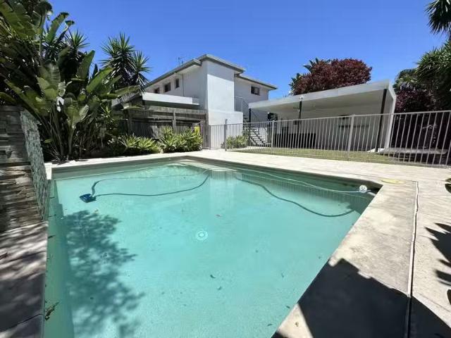 2/83 Mountain View, Miami, QLD 4220 Duplex / Semi Detached.