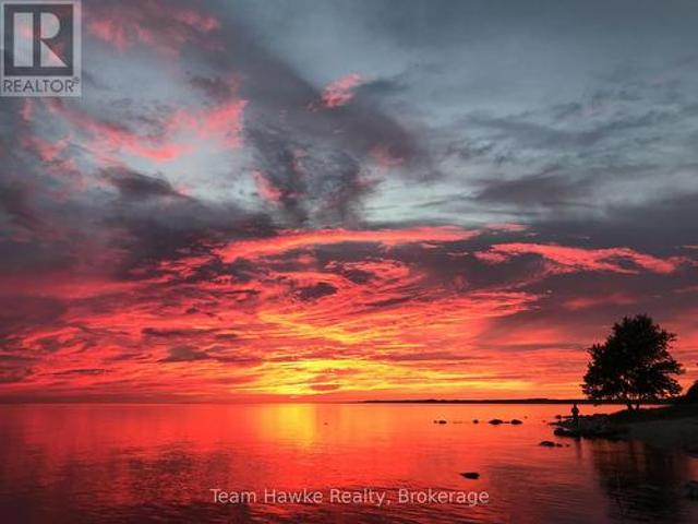 283 Tiny Beaches Road S, Tiny, ON, L0L 2J0 house for sale | Listing ID S13419 | Royal LePage