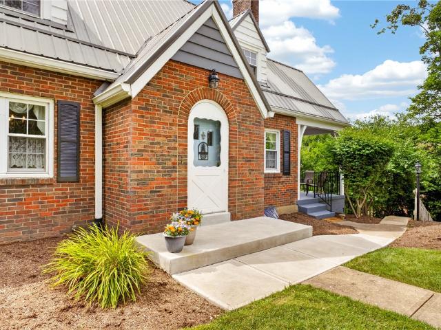 2848 Anderson Dr