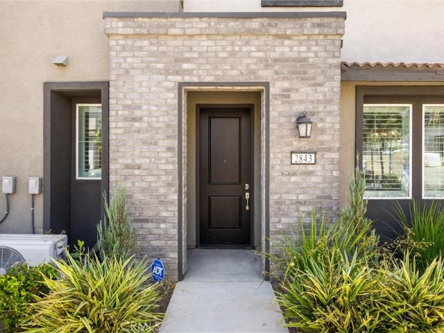 2843 E Bedford Privado