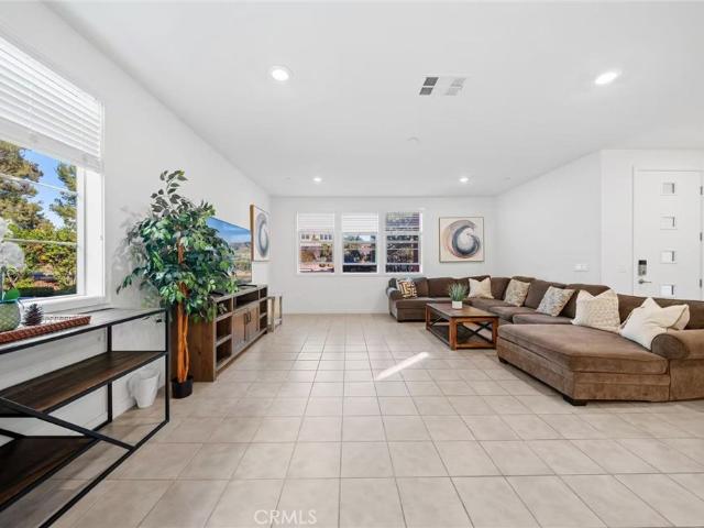 284 Harringay, Irvine, CA 92618 | MLS #OC26095