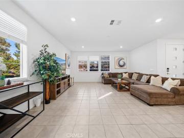 284 Harringay, Irvine, CA 92618 | MLS #OC26095