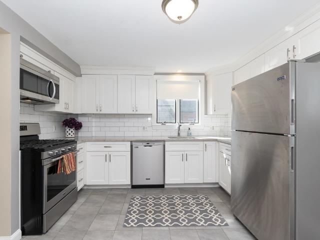 284 Melrose St, 3 beds, 1 full bath