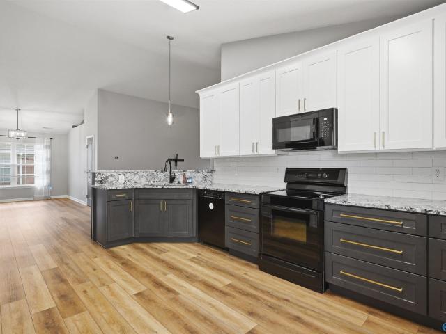 284 Shadow Court SW