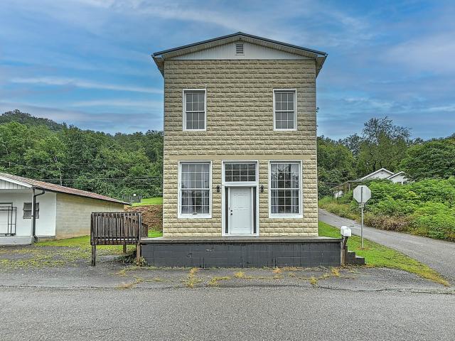 284 Railroad Avenue