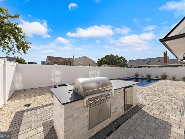 284 W 15Th Street