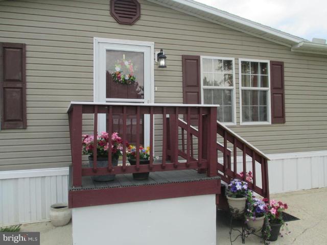 284 Waverly Court