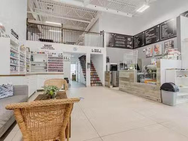 2853 Av. Des Aristocrates, Laval Duvernay, QC, H7E 0H3 com.
