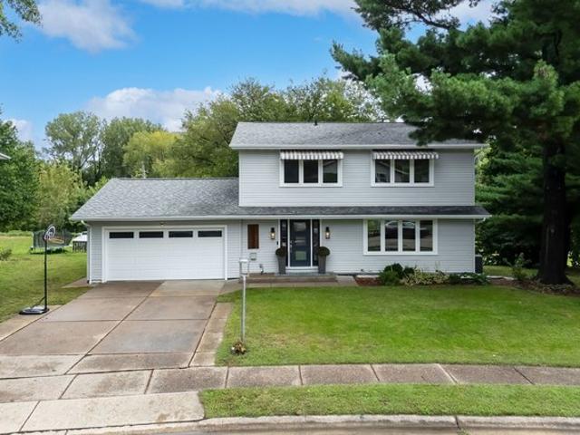 2853 Fairhaven Rd, Davenport, IA 52803