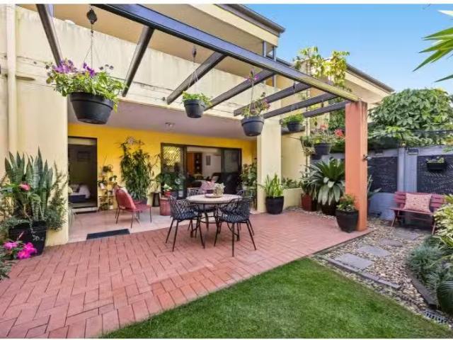 2/85 87 Victoria Tce, Greenslopes Apartment for rent Listed b.