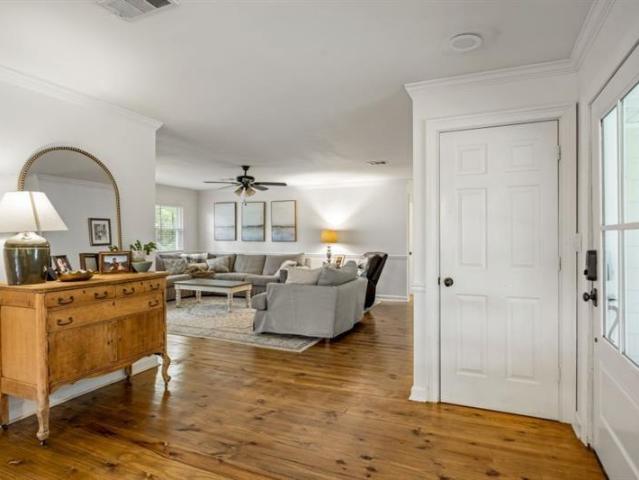 285 Air Acres Way