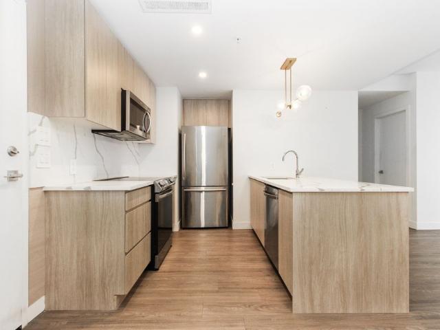 285, Boul. Hymus, 204, Pointe Claire
