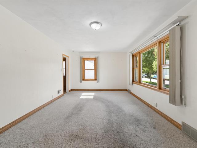 285 DAHL Place