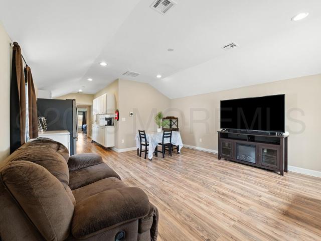 285 Shoreland Circle