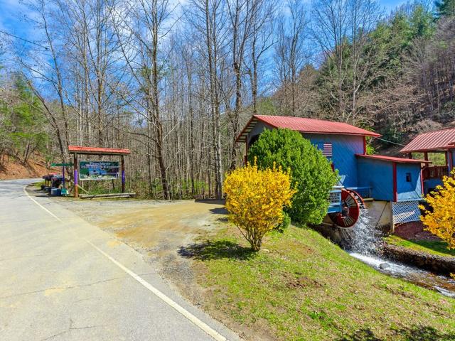 285 Peachtree Mtn Est Road