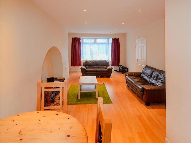 285 Quinton Road, Metchley, B17 0RB, United Kingdom | 3 bed townhouse for rent #136442393 | Rentberry
