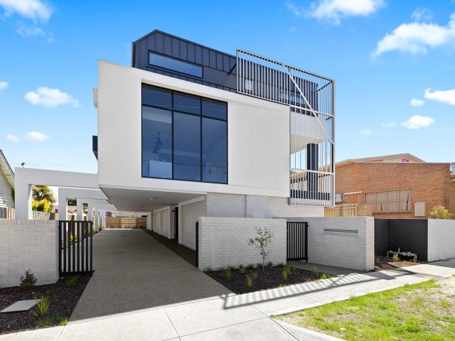 2/85 Robert Street, Bentleigh