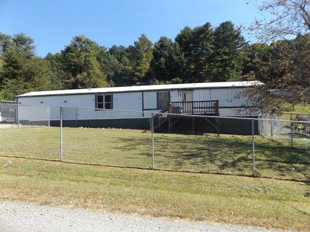 285 Weddle St, Hillsville, VA 24343