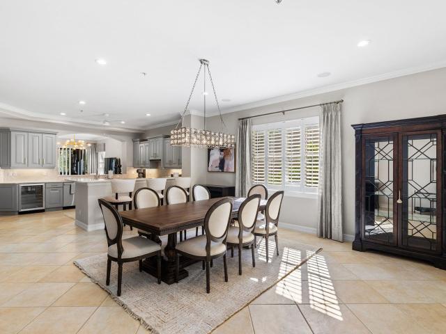 2864 Tiburon Boulevard E, 102, Naples, US, FL