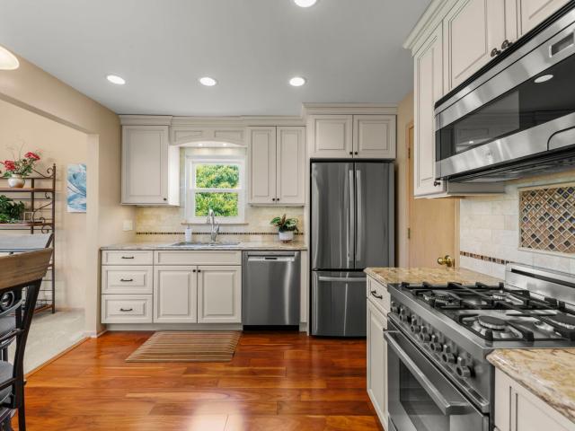 2865 Meadow Lane # v2