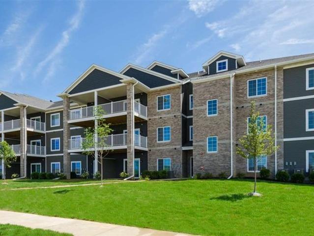 2863 Spring Rose Cir Apt 204, Coralville, IA 52241