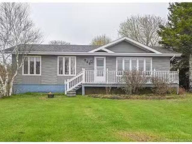 286 Saint Pierre E. Blvd, Caraquet, NB, E1W 1B5 house for sa.