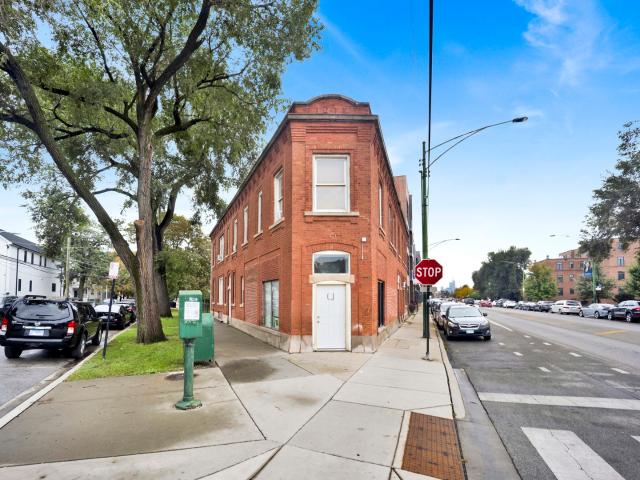 2877 N Clybourn Avenue