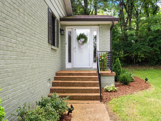 2879 Lyncrest Dr
