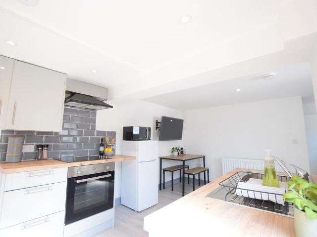 287 Monks Road, Lincoln LN2 1 bed ground floor flat to rent £1,070 pcm £247 pw
