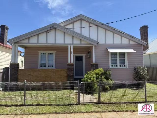 288 Beardy Street, Armidale House for rent Listed by Fred Hen.