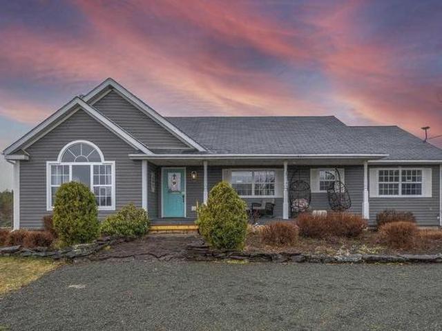 2897 Highway#7, Ashdale, NS, B2G 2L3 Luxury House for sale | Listing ID 202613 | Royal LePage Carriage Trade Luxury Properties