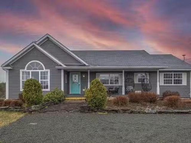 2897 Highway#7, Ashdale, NS, B2G 2L3 Luxury House for sale.