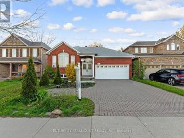 House for sale in Halton - Garden, Parking