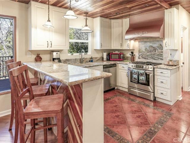 28916 N Shore Rd, Lake Arrowhead, CA