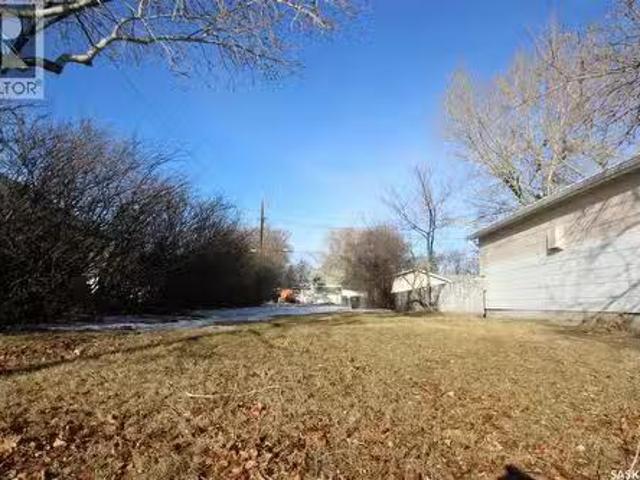 289 2Nd Avenue E, Shaunavon, SK, S0N 2M0 vacant land for sal.