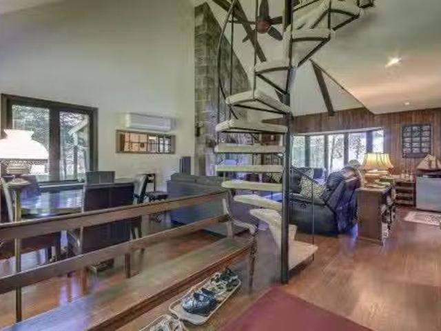 289 Ch. Bréard, Mont Tremblant, QC, J8E 1R1 house for lease.