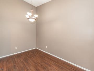 289 English Place
