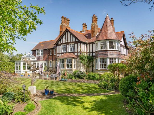 28, Thame Road, Bicester OX25, 5 bed detached house to rent, £5,000 pcm | PrimeLocation