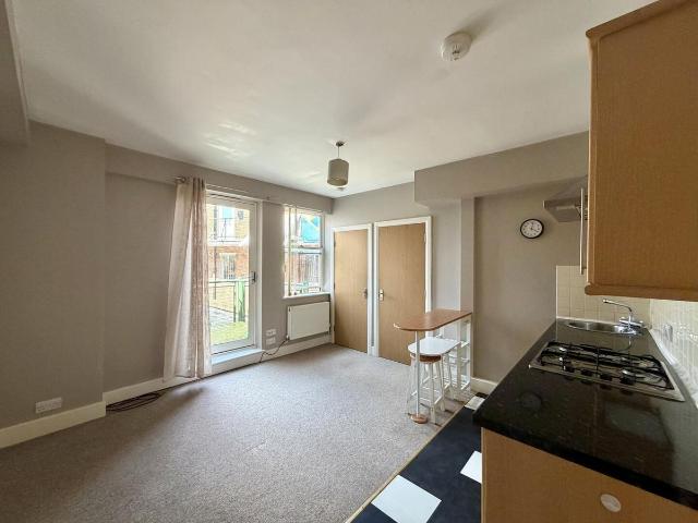 28 Trinity Trees, Eastbourne BN21, 1 bed flat to rent, £850 pcm | PrimeLocation