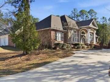 28 W Lake Rd, Hattiesburg, MS