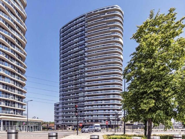28 Western Gateway, London E16 2 bed flat to rent £2,450 pcm £565 pw
