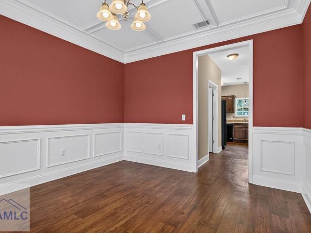 28 White Oak Drive NE