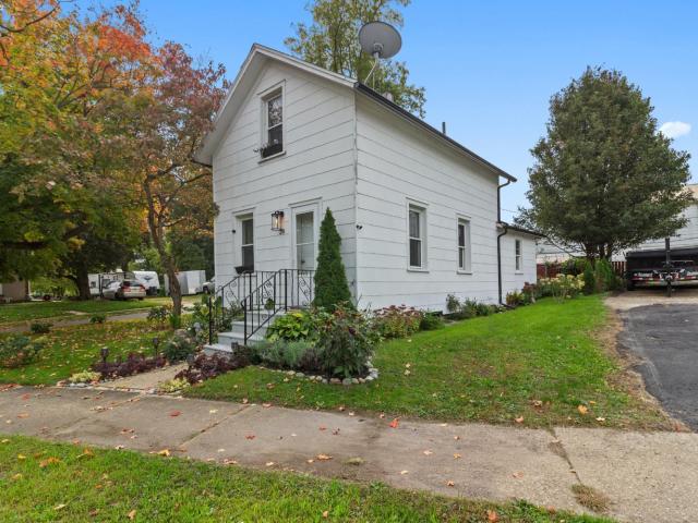 28 Woodlawn Avenue