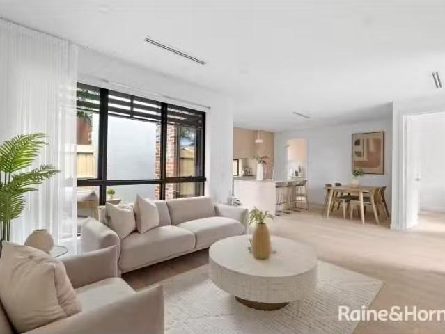 2/8 Arnold Street, BRUNSWICK EAST Townhouse for rent Listed b.